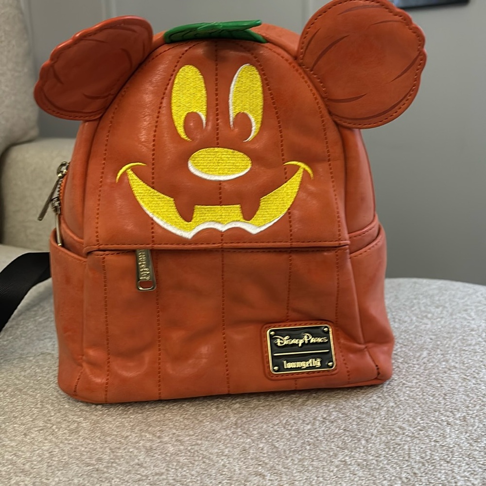 Disney park lounge fly Halloween bag
